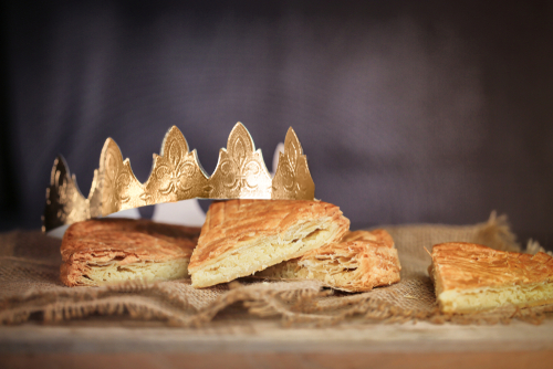 Galette des rois et couronne